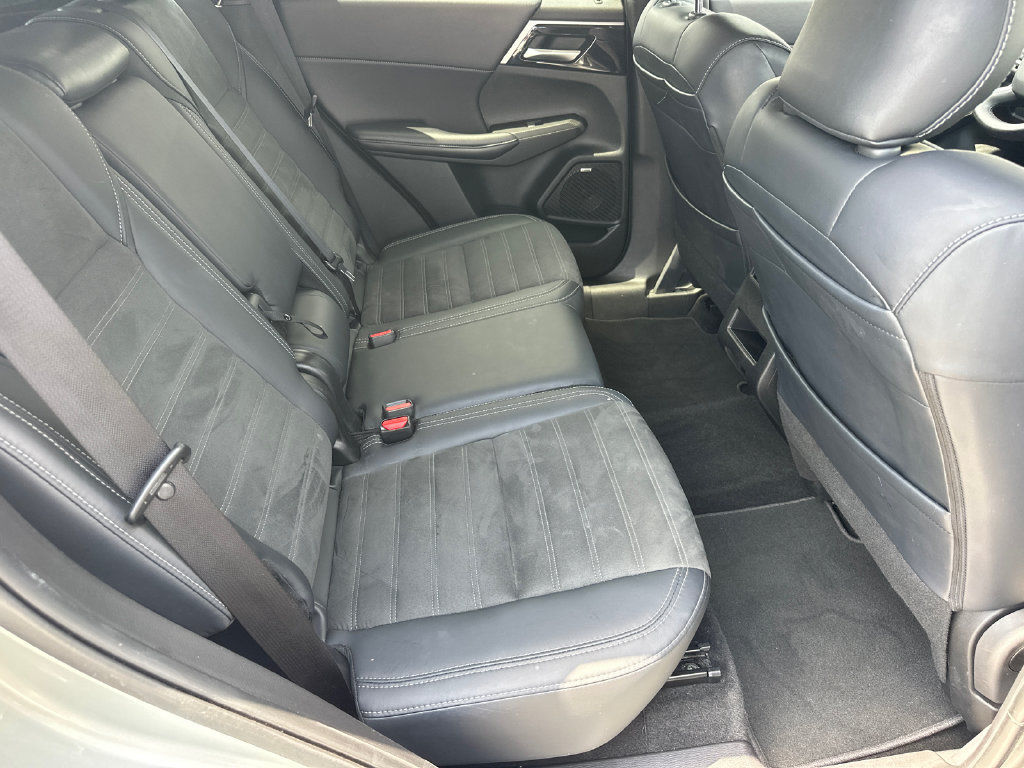 Used 2025 Mitsubishi Outlander SE AWD/4WD image 15
