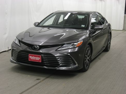 Used 2023 Toyota Camry XLE image 24