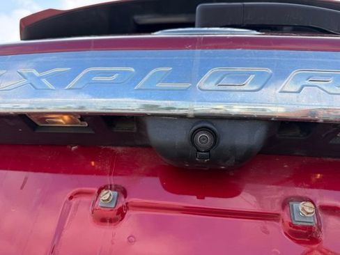 Used 2021 Ford Explorer XLT w/ Class III Trailer Tow Package AWD/4WD image 11
