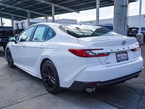 Used 2025 Toyota Camry SE w/ Multimedia Upgrade Package FWD image 5