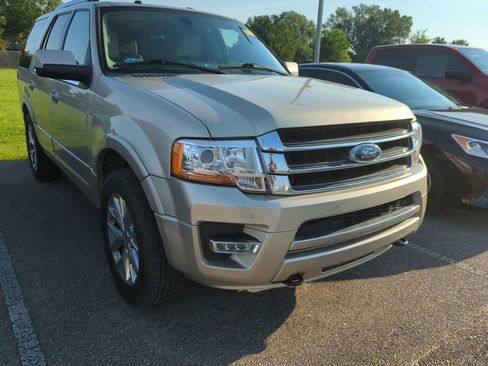 Used 2017 Ford Expedition Limited w/ Equipment Group 301A AWD/4WD image 2