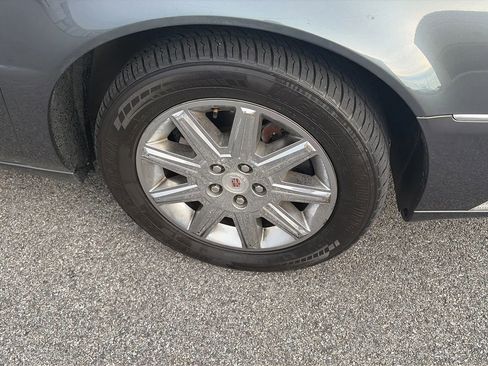 Used 2010 Cadillac DTS Premium image 20