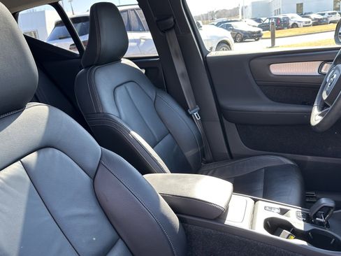 Used 2022 Volvo XC40 T5 Momentum w/ Premium Package image 33