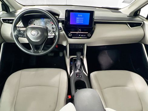 Used 2025 Toyota Corolla Cross L image 29