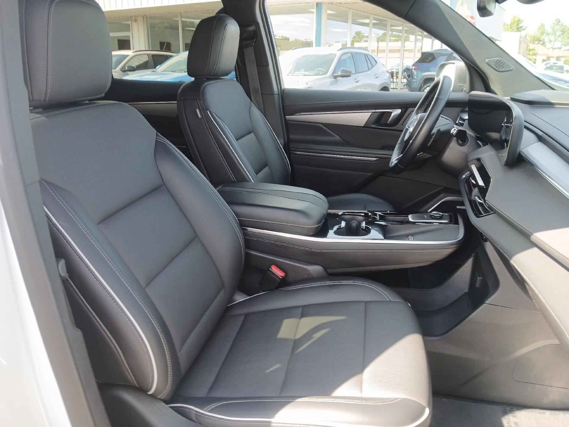 Used 2025 Buick Enclave Preferred FWD image 24