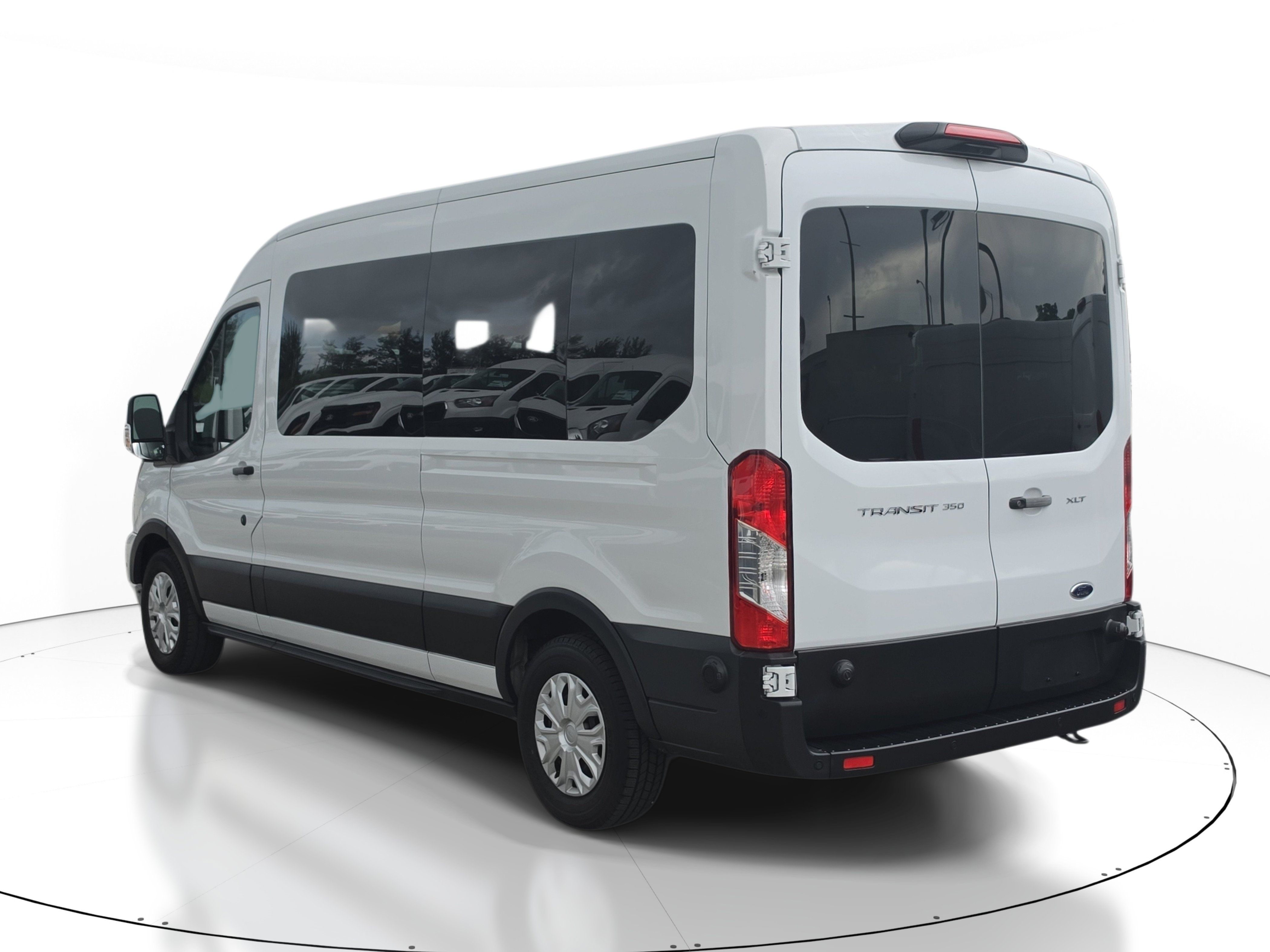 Used 2024 Ford Transit 350 XLT RWD image 4