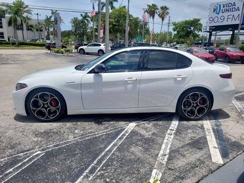 Used 2023 Alfa Romeo Giulia Veloce RWD image 4