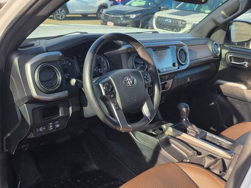 Used 2017 Toyota Tacoma Limited image 31