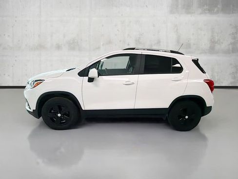 Certified 2022 Chevrolet Trax LT w/ LT Convenience Package image 8