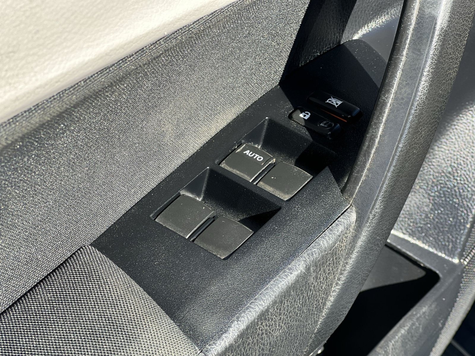 Used 2014 Toyota Corolla LE FWD image 8