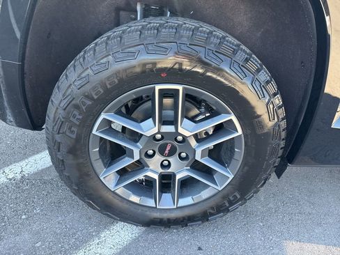New 2026 GMC Terrain AT4 w/ LPO, Black Badging Package image 36