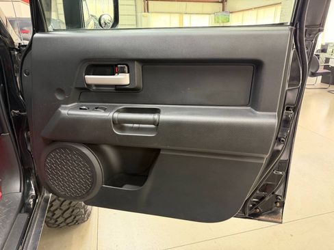 Used 2007 Toyota FJ Cruiser 4WD image 17