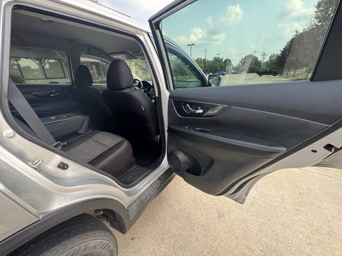 Used 2018 Nissan Rogue S AWD/4WD image 22
