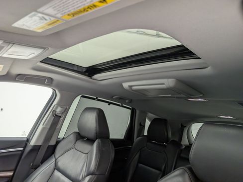 Used 2017 Acura MDX SH-AWD w/ Tech & Entertainment image 16