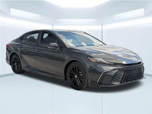 Used 2025 Toyota Camry SE FWD image 7