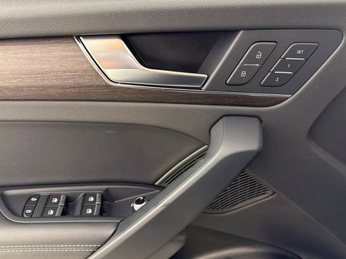 Used 2023 Audi Q5 e Premium Plus w/ Premium Plus Package image 10