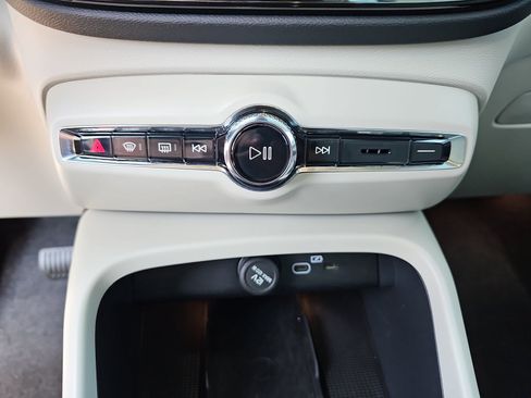Used 2025 Volvo XC40 B5 Plus w/ Protection Package Premier AWD/4WD image 26