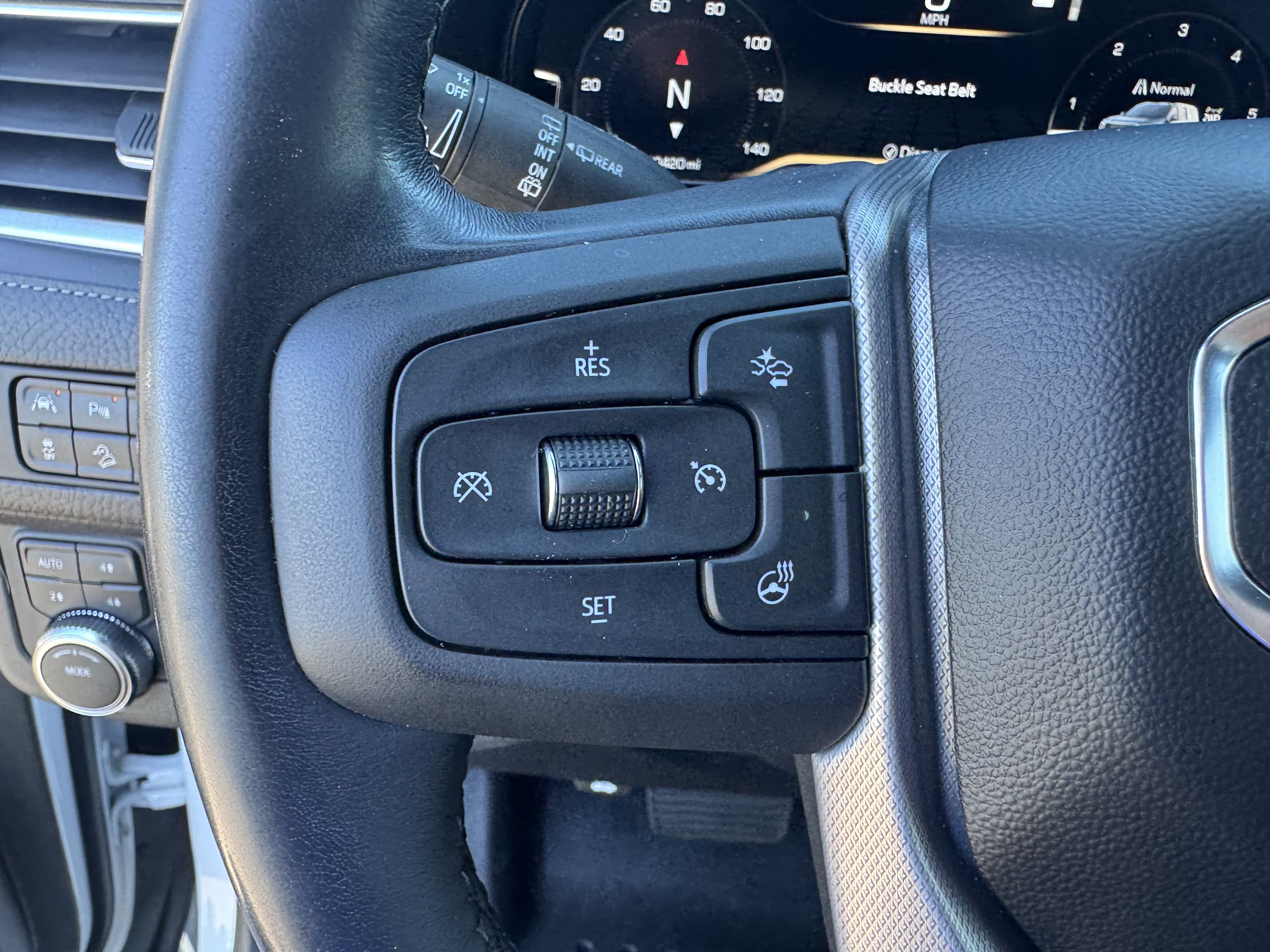 Used 2023 GMC Yukon XL Denali AWD/4WD image 18