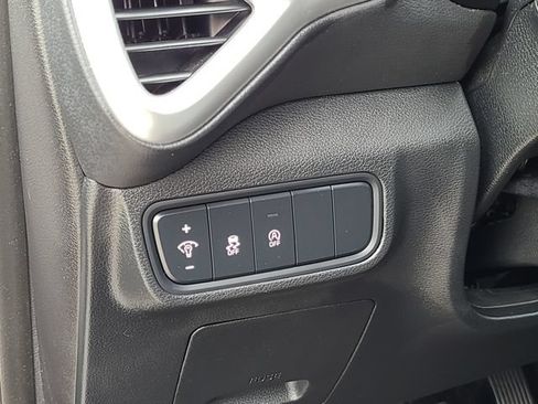 Used 2025 Kia Soul LX w/ LX Technology Package FWD image 14