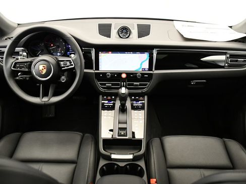 Certified 2026 Porsche Macan AWD/4WD image 23