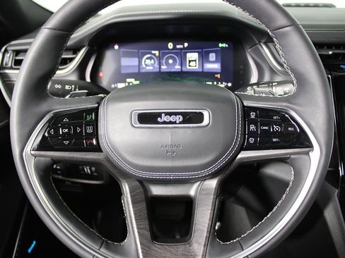 Used 2023 Jeep Grand Cherokee Overland w/ Luxury Tech Group IV image 5