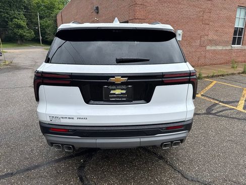 New 2026 Chevrolet Traverse LT w/ Driver Confidence Package AWD/4WD image 7