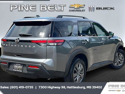 Used 2025 Nissan Pathfinder SV image 11