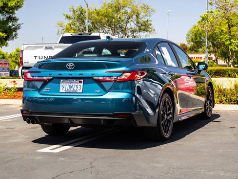 Used 2025 Toyota Camry SE image 11
