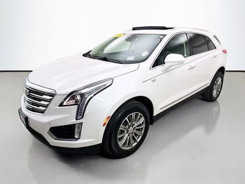 Used 2018 Cadillac XT5 Luxury w/ Driver Awareness Package FWD image 3