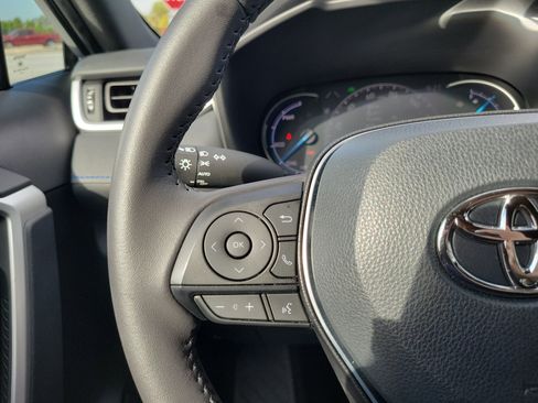 Used 2024 Toyota RAV4 SE image 19