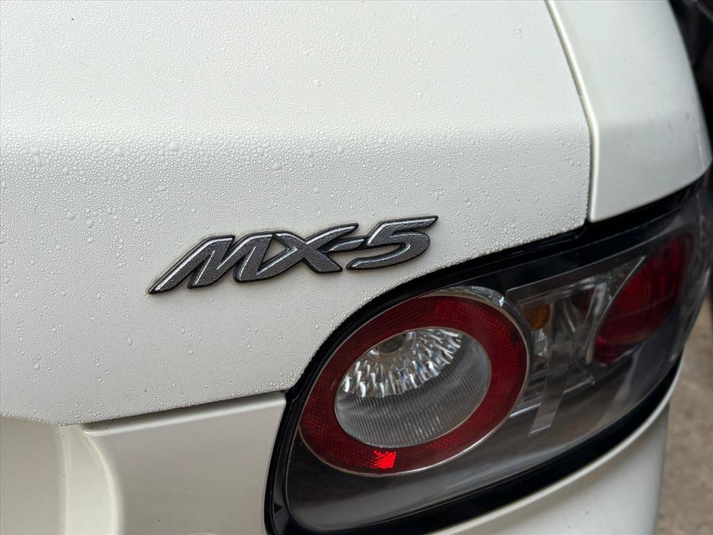 Used 2007 MAZDA MX-5 Miata Grand Touring w/ Premium Pkg RWD image 12