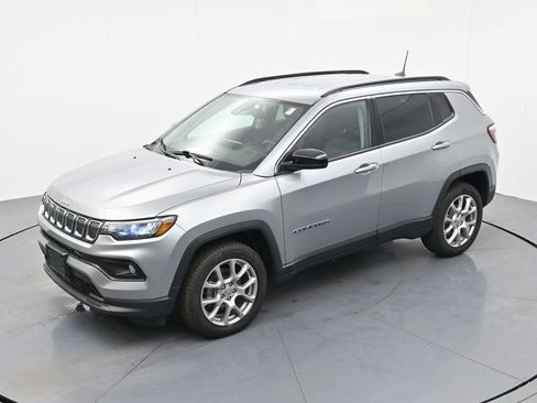 Used 2022 Jeep Compass Latitude image 16
