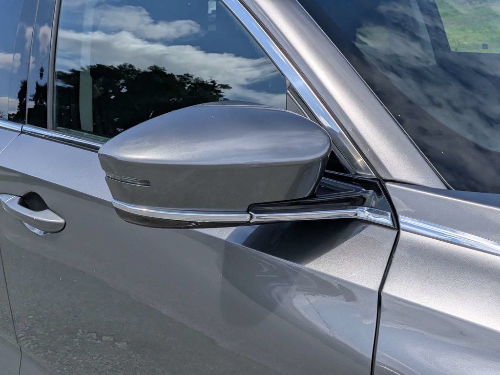 Used 2025 Acura MDX w/ Technology Package FWD image 10