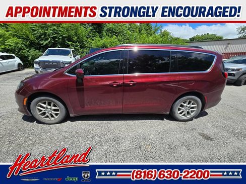 Used 2020 Chrysler Voyager Lxi FWD image 3