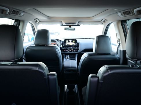 New 2025 Nissan Pathfinder SL image 14