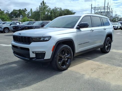Used 2023 Jeep Grand Cherokee L Limited w/ Luxury Tech Group II RWD image 3