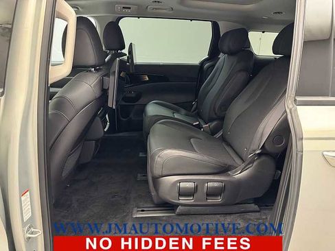 Used 2025 Kia Carnival SX Prestige image 15