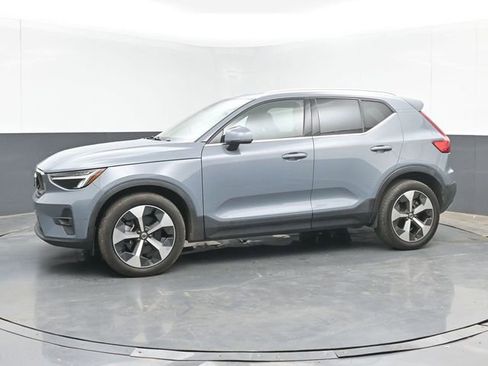 Used 2023 Volvo XC40 B4 Ultimate FWD image 11