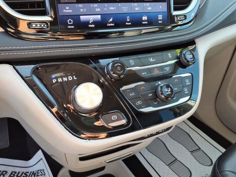 Used 2022 Chrysler Pacifica Touring-L image 19