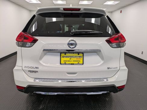 Used 2018 Nissan Rogue SV w/ Premium Package image 5