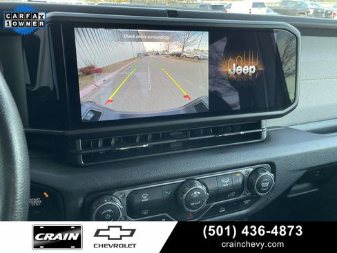 Used 2025 Jeep Gladiator Sport image 16