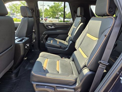 Used 2023 GMC Yukon AT4 w/ AT4 Premium Plus Package AWD/4WD image 5