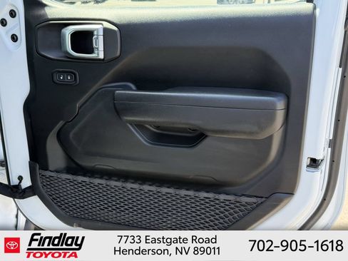 Used 2023 Jeep Gladiator Rubicon AWD/4WD image 16