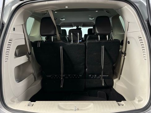 Used 2024 Chrysler Pacifica Touring-L image 29