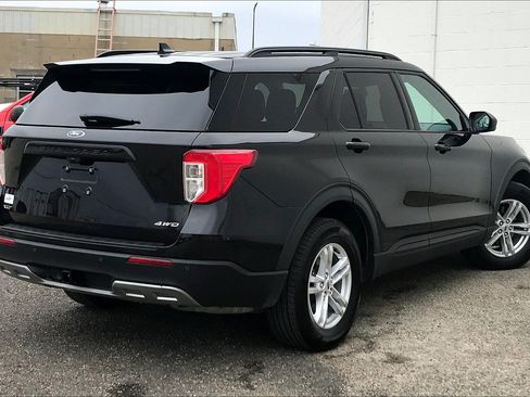 Used 2021 Ford Explorer XLT AWD/4WD image 11