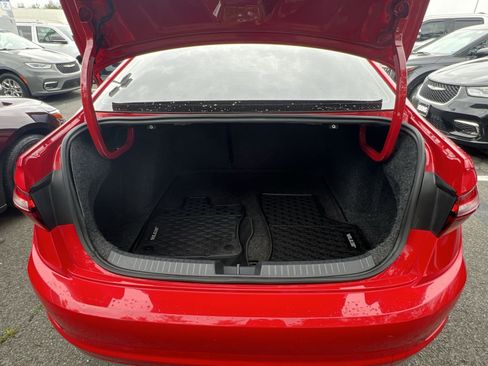 Used 2019 Volkswagen Jetta SEL w/ Cold Weather Package FWD image 33