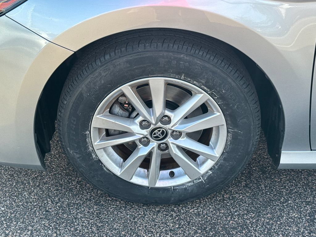 Used 2025 Toyota Camry LE FWD image 40