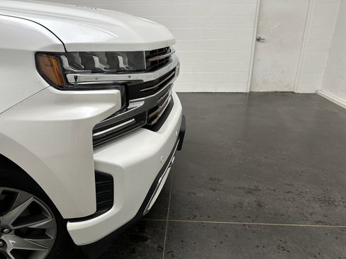 Used 2019 Chevrolet Silverado 1500 High Country w/ Z71 Off-Road Package image 2