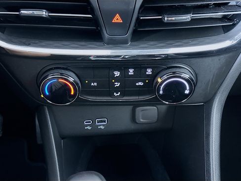 Used 2025 Buick Encore GX Preferred FWD image 23