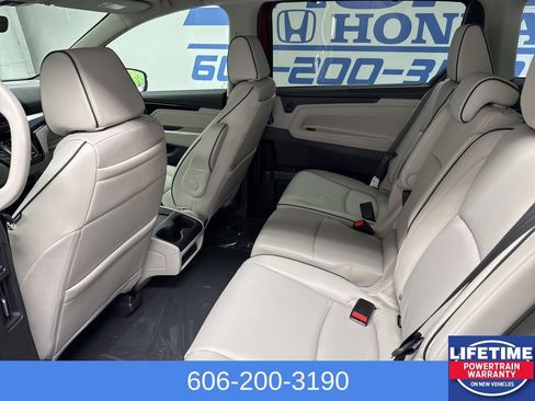 New 2026 Honda Odyssey Touring image 15